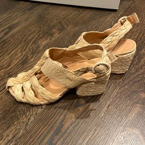 Paloma Barcelo raffia shoes!
